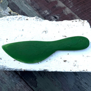 Sunday Merchant Kip Resin Cheese Knife |Emerald