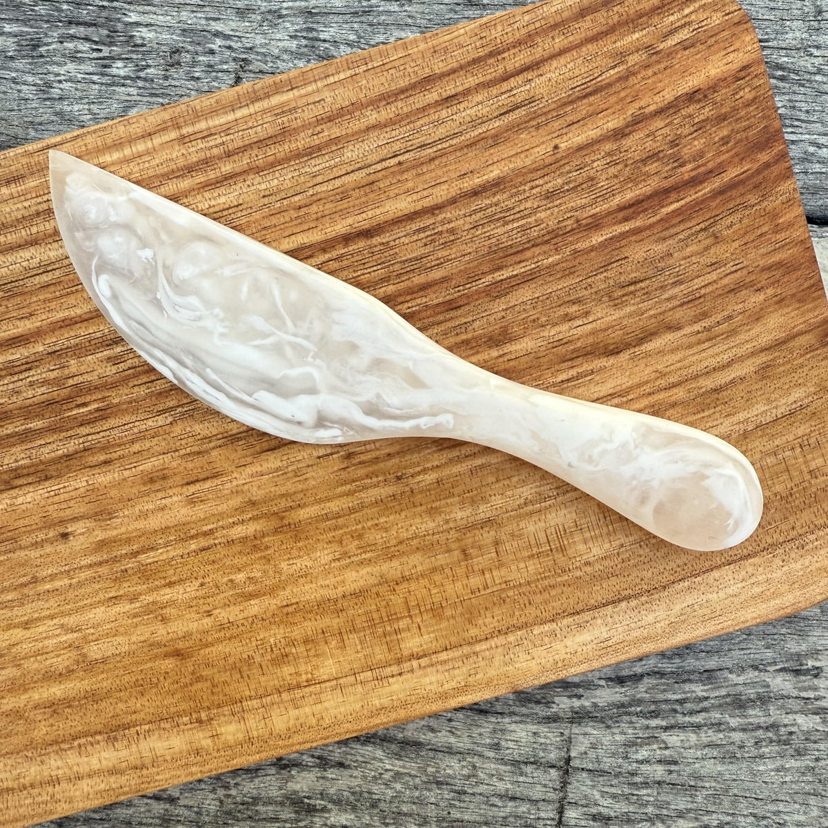 Sunday Merchant Kip Resin Cheese Knife | Nude