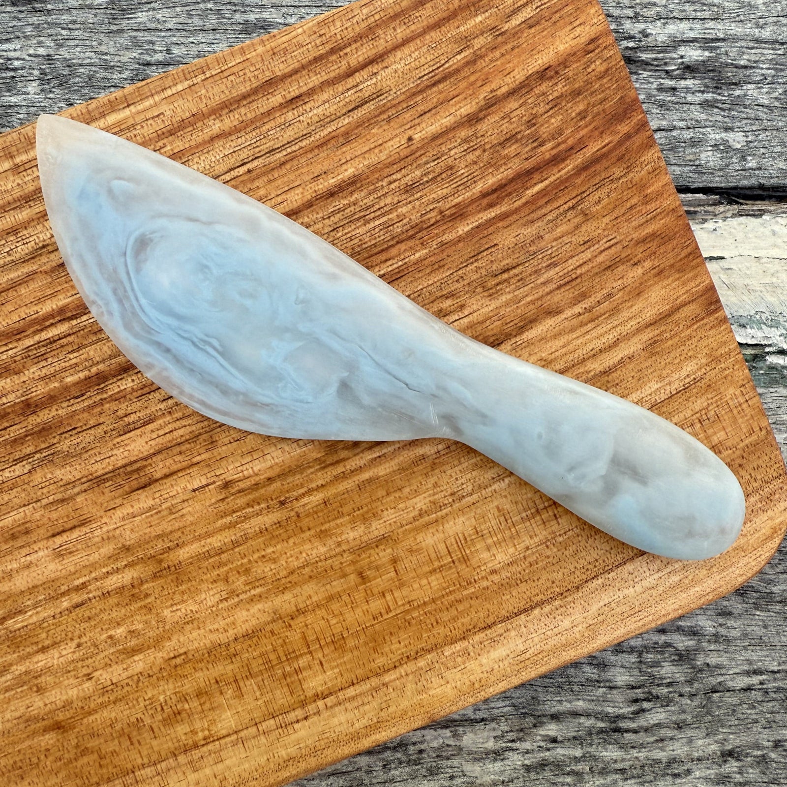 Sunday Merchant Kip Resin Cheese Knife | Sky